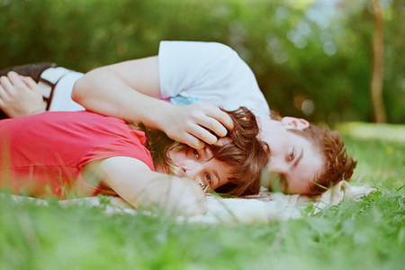 ��͸12������������ֵ��źţ�