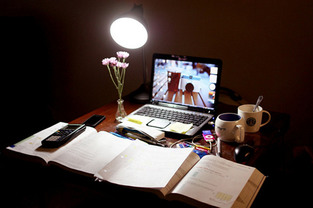 �谭��ҵ��չ�İ���ʯ��ˮ��