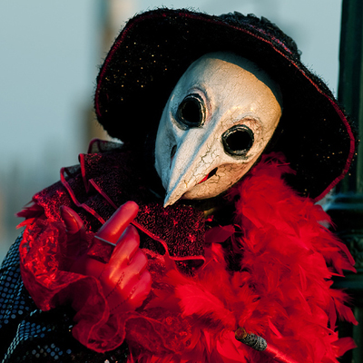 ����������ʹ����ɫ���˼䣿