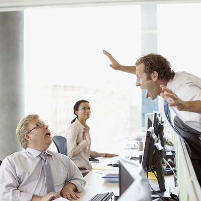 ���ڰ칫������ָ���ж�ߣ�