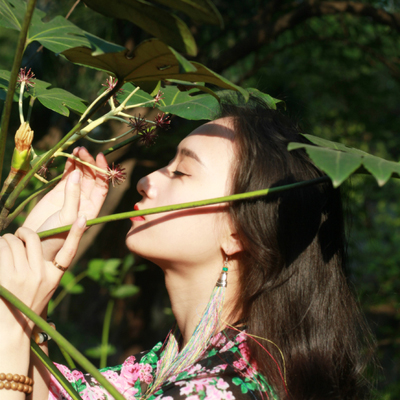 ���ܷ񵱸���ʾ��µ�Ů�ˣ�